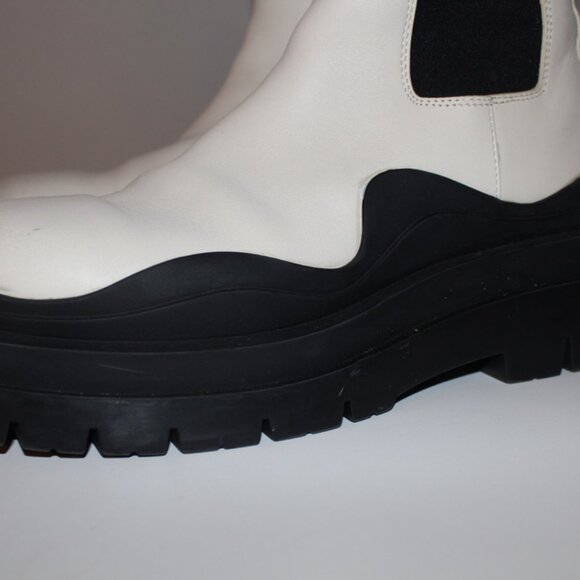 Bottega Veneta Tire Lug Chelsea Military Calf Boots Sea Salt Black 38.5 US 8.5 - Picture 9 of 13